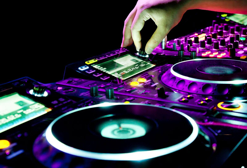 Вечерняя прогулка на теплоходе с ди-джеем